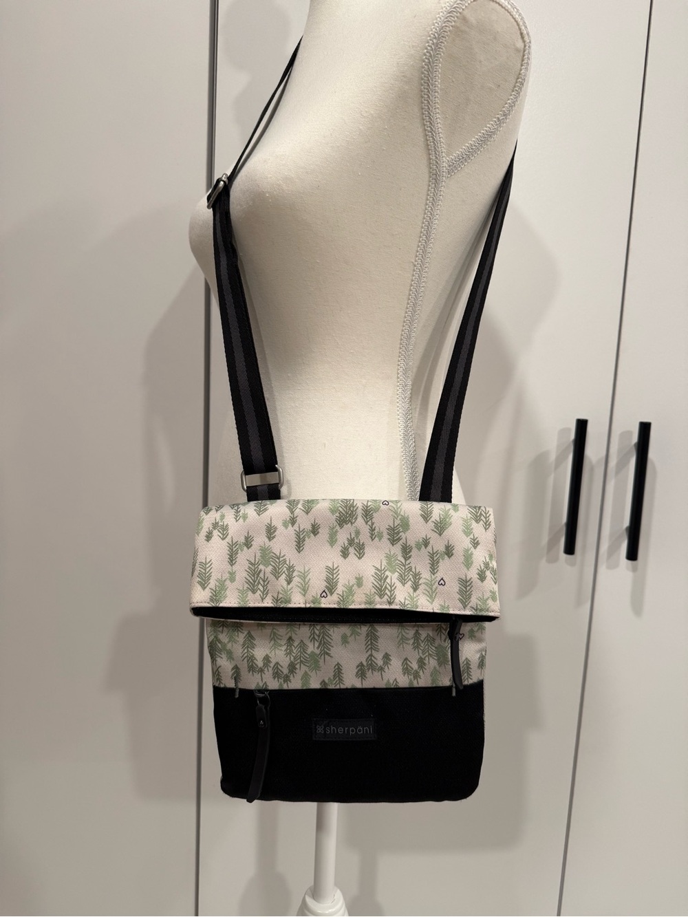 Sherpani Cream and Green Pine Tree Fold-Over Crossbody Purse with Black Strap